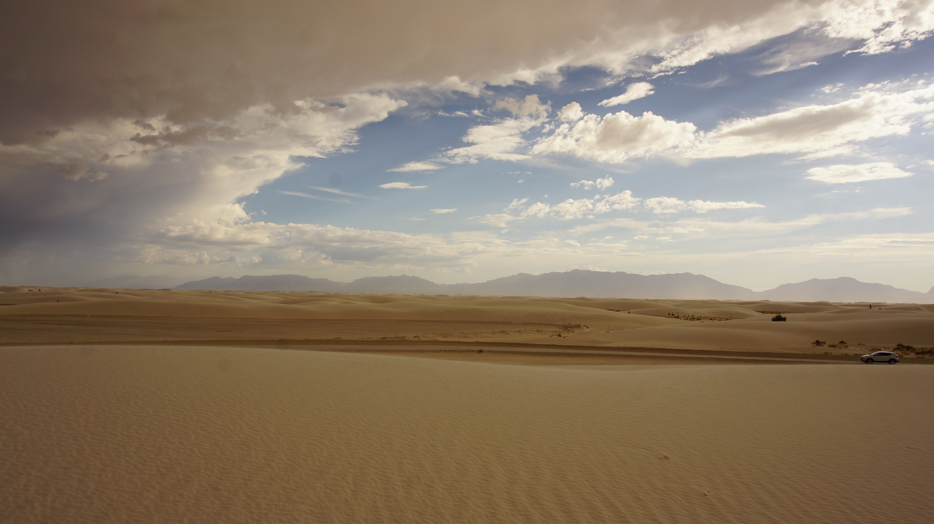 white-sands-cloud-view